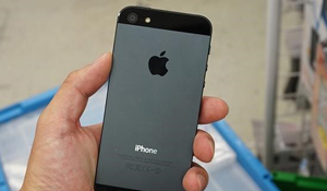 苹果iPhone 5日本大甩卖 二手产品，仅售300元