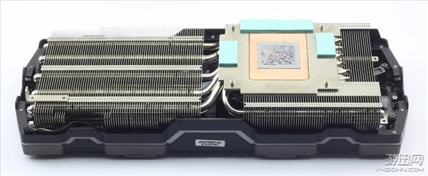 索泰全球最强RTX 2080显卡 超级堆料灯光酷炫至极