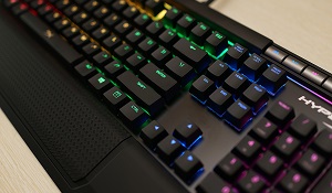 全彩背光樱桃轴 HyperX Alloy Elite RGB机械键盘评测