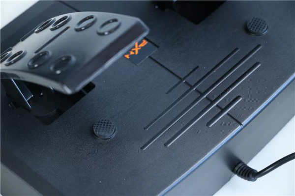 女司机也能开赛车！莱仕达V900游戏方向盘