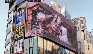 《狂野之心》裸眼3D广告 冰狼罗刹觅食来到新宿街头
