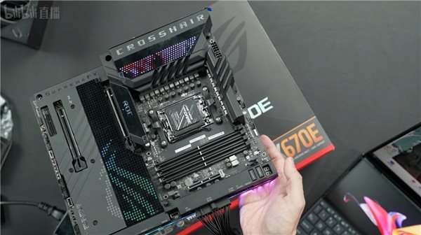 全程高能華碩rogx670e主板官方開箱